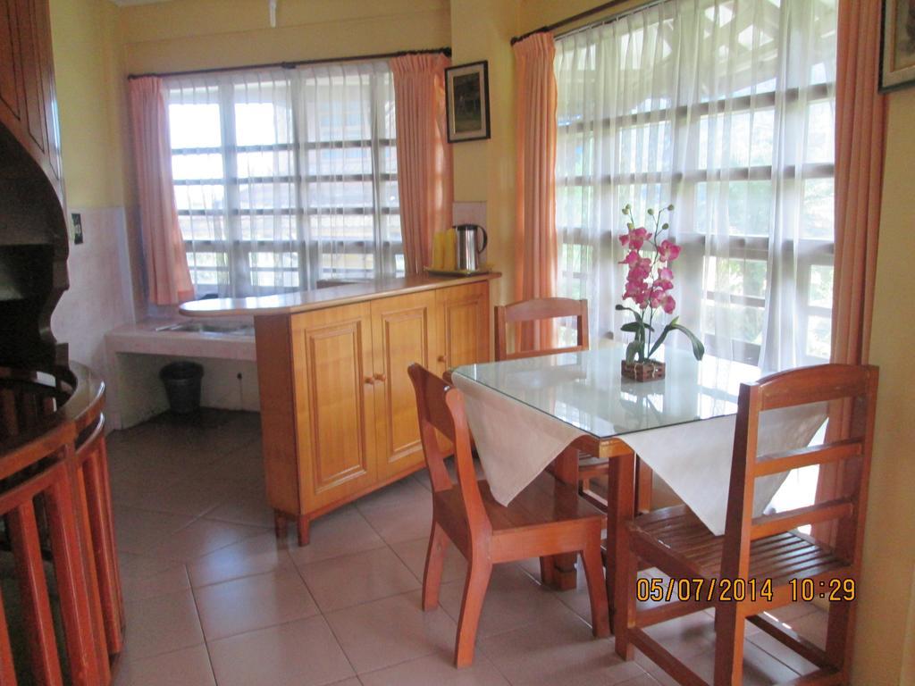 Sapadia Hotel And Cottage Parapat Zimmer foto